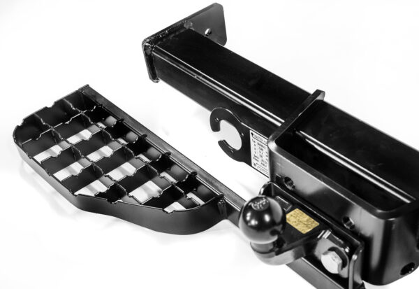 Universal double anti-slip step for commercial vehicles