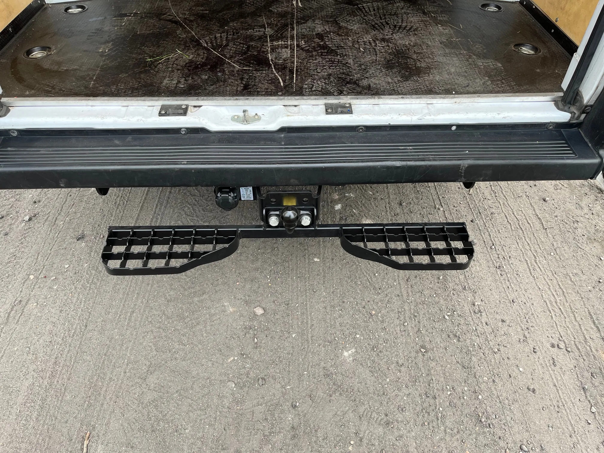 Double Towbar Step M16 - Rear Step for Van, Bus and Camper, 2-Bolt Flange - Image 11