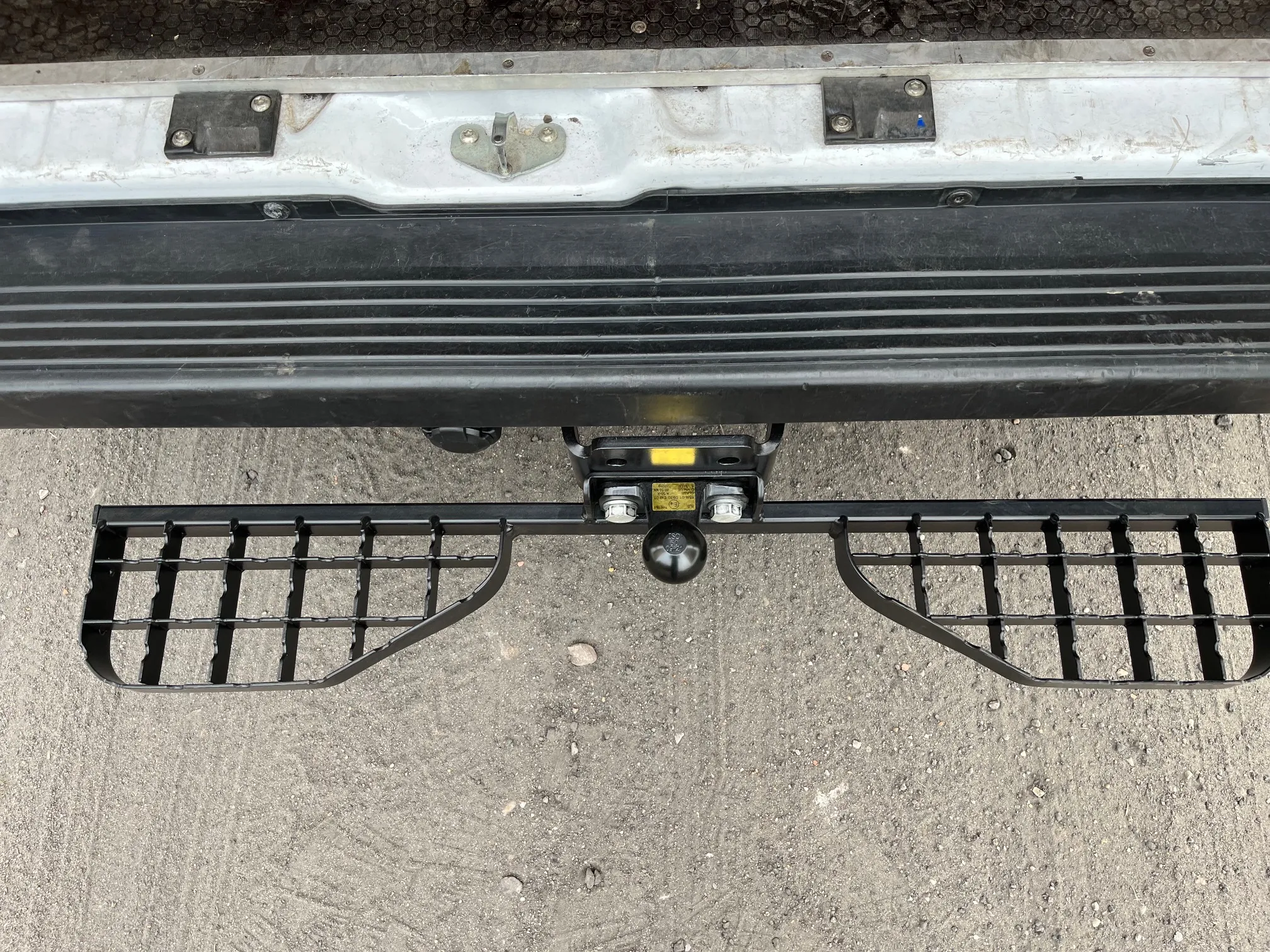 Double Towbar Step M16 - Rear Step for Van, Bus and Camper, 2-Bolt Flange - Image 9