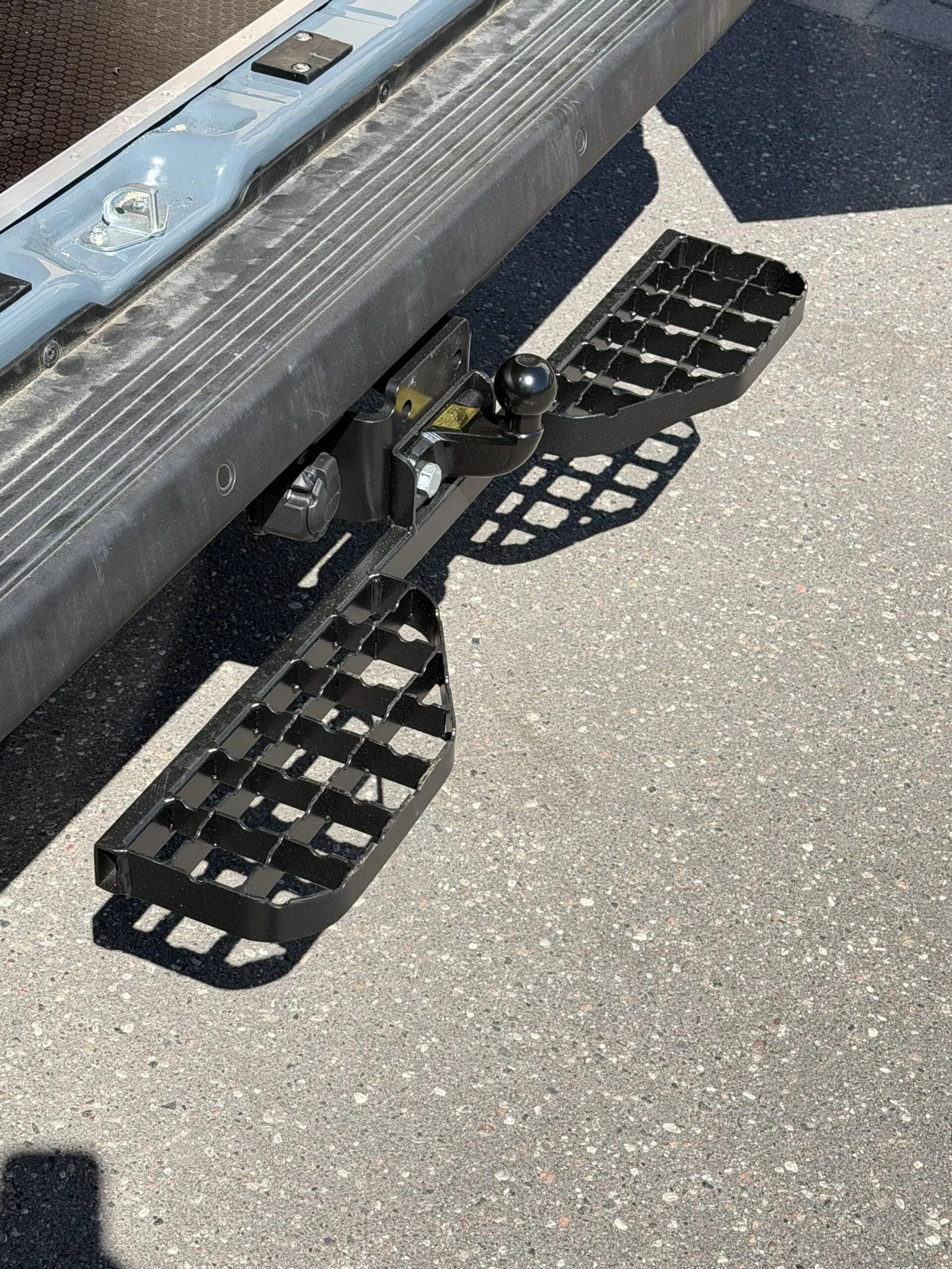 Double Tow Hitch Step M16 for Toyota Proace Max - Easy Access to Van and Camper - Image 6