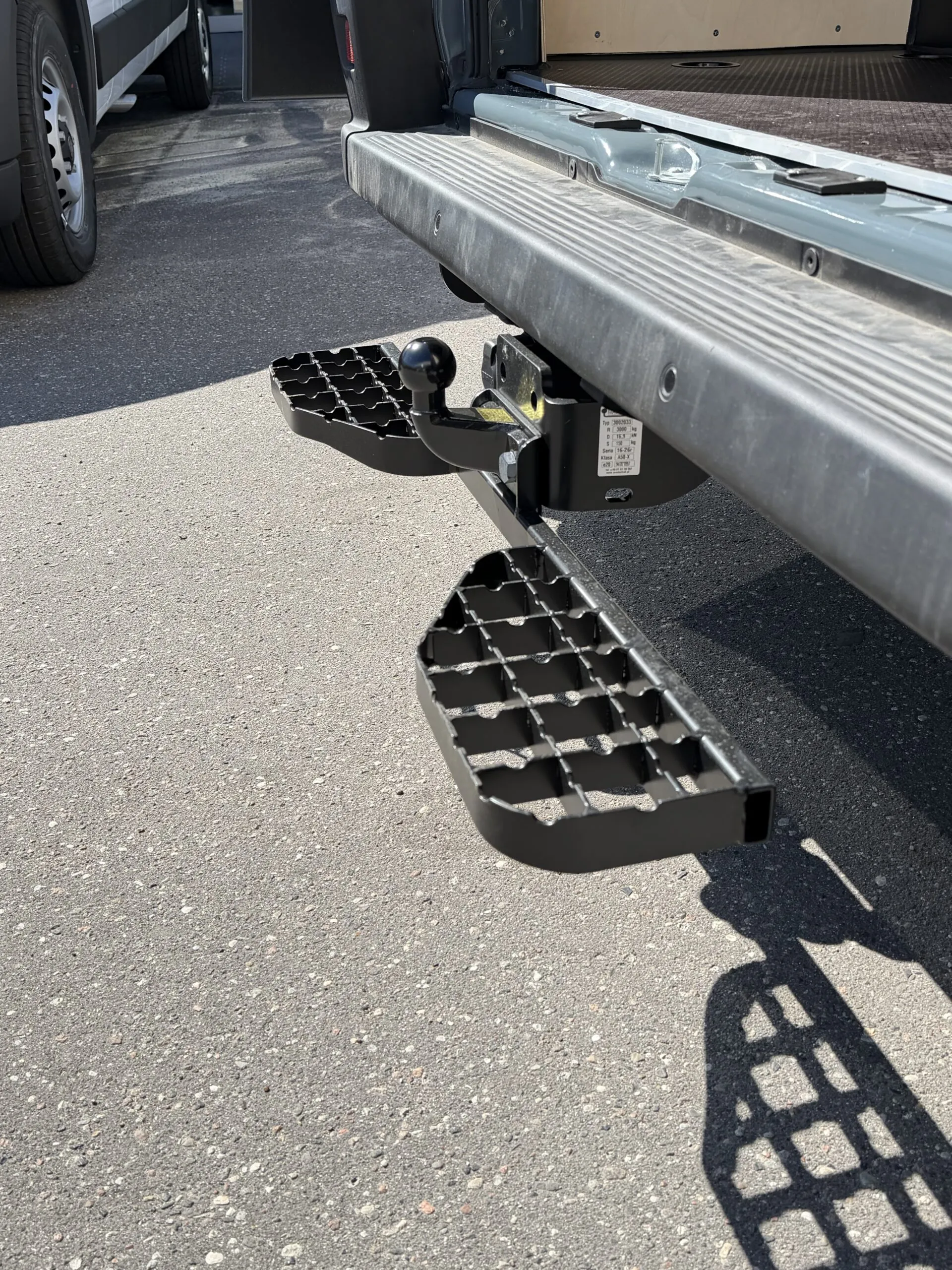 Double Tow Hitch Step M16 for Toyota Proace Max - Easy Access to Van and Camper - Image 7