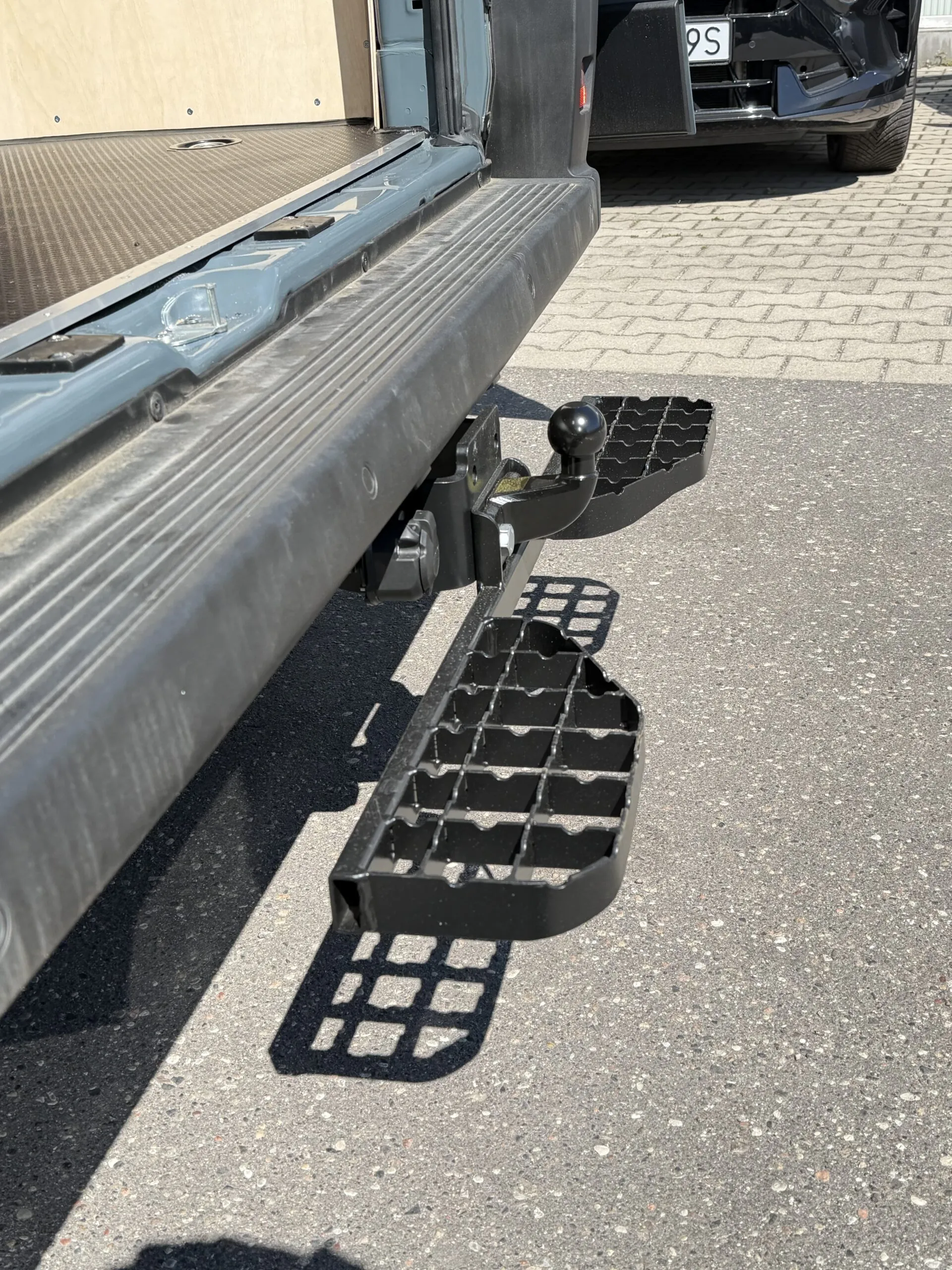 Double Tow Hitch Step M16 for Toyota Proace Max - Easy Access to Van and Camper - Image 2