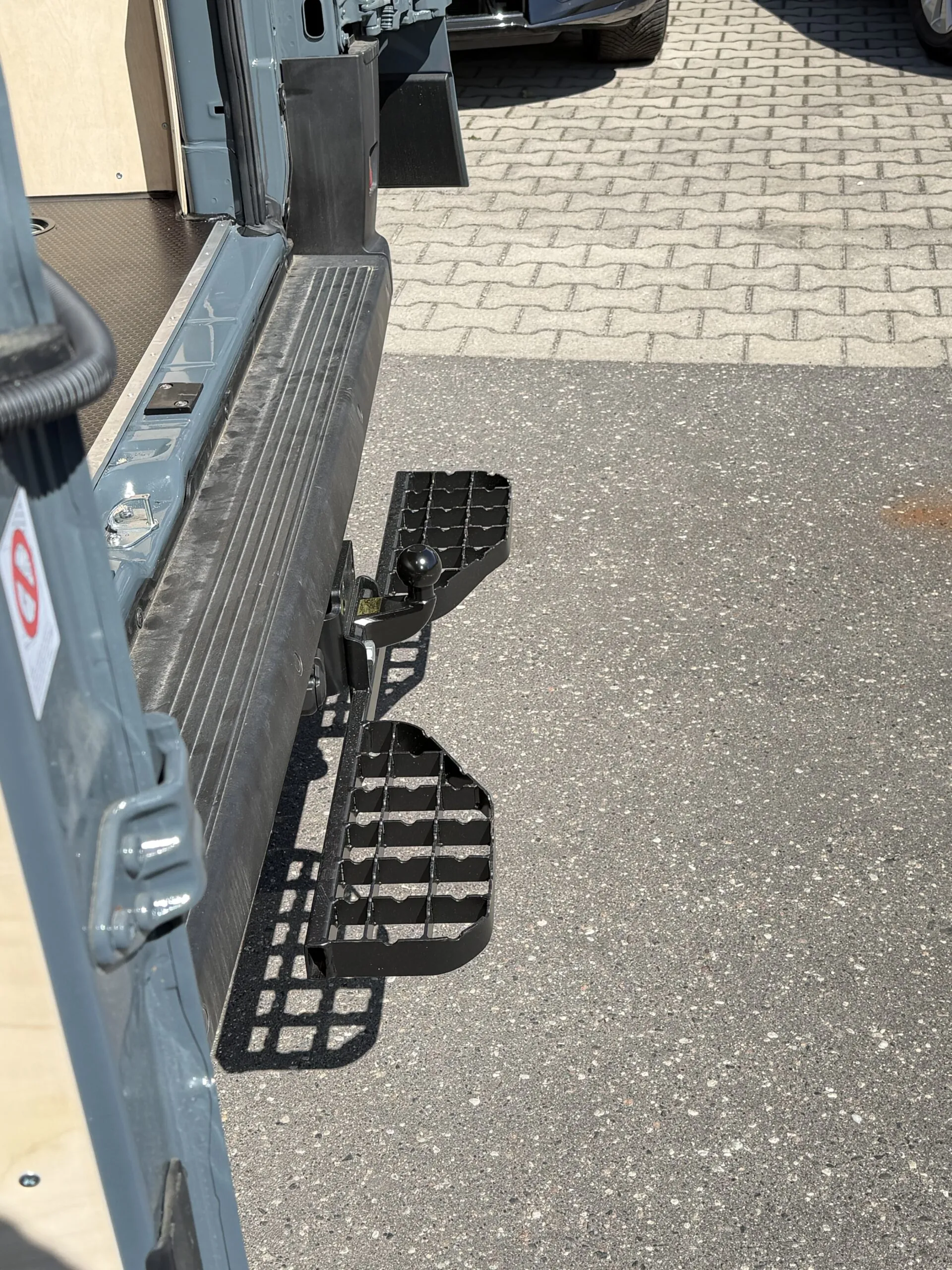 Double Tow Hitch Step M16 for Toyota Proace Max - Easy Access to Van and Camper - Image 8