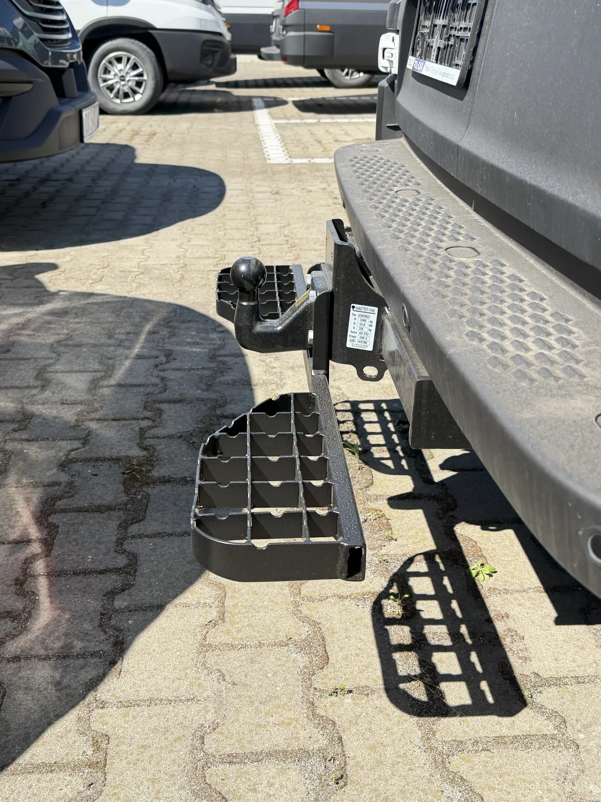 Double Rear Step for Iveco Daily (05/2014–) - Tow Hitch 4 Bolt M10, Bolt Pattern 83x56 mm - Image 4