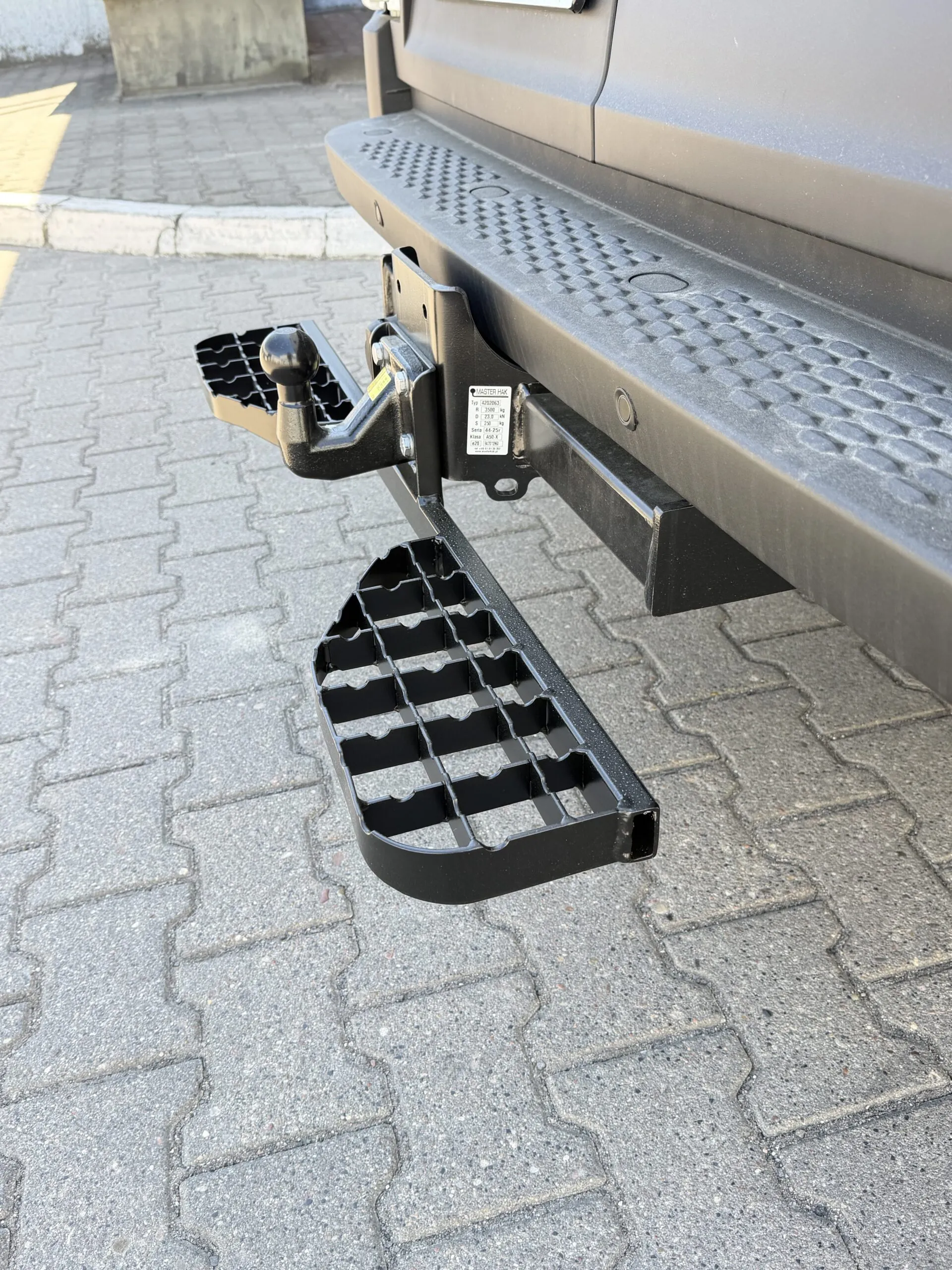 Double Rear Step for Iveco Daily (05/2014–) - Tow Hitch 4 Bolt M10, Bolt Pattern 83x56 mm - Image 6