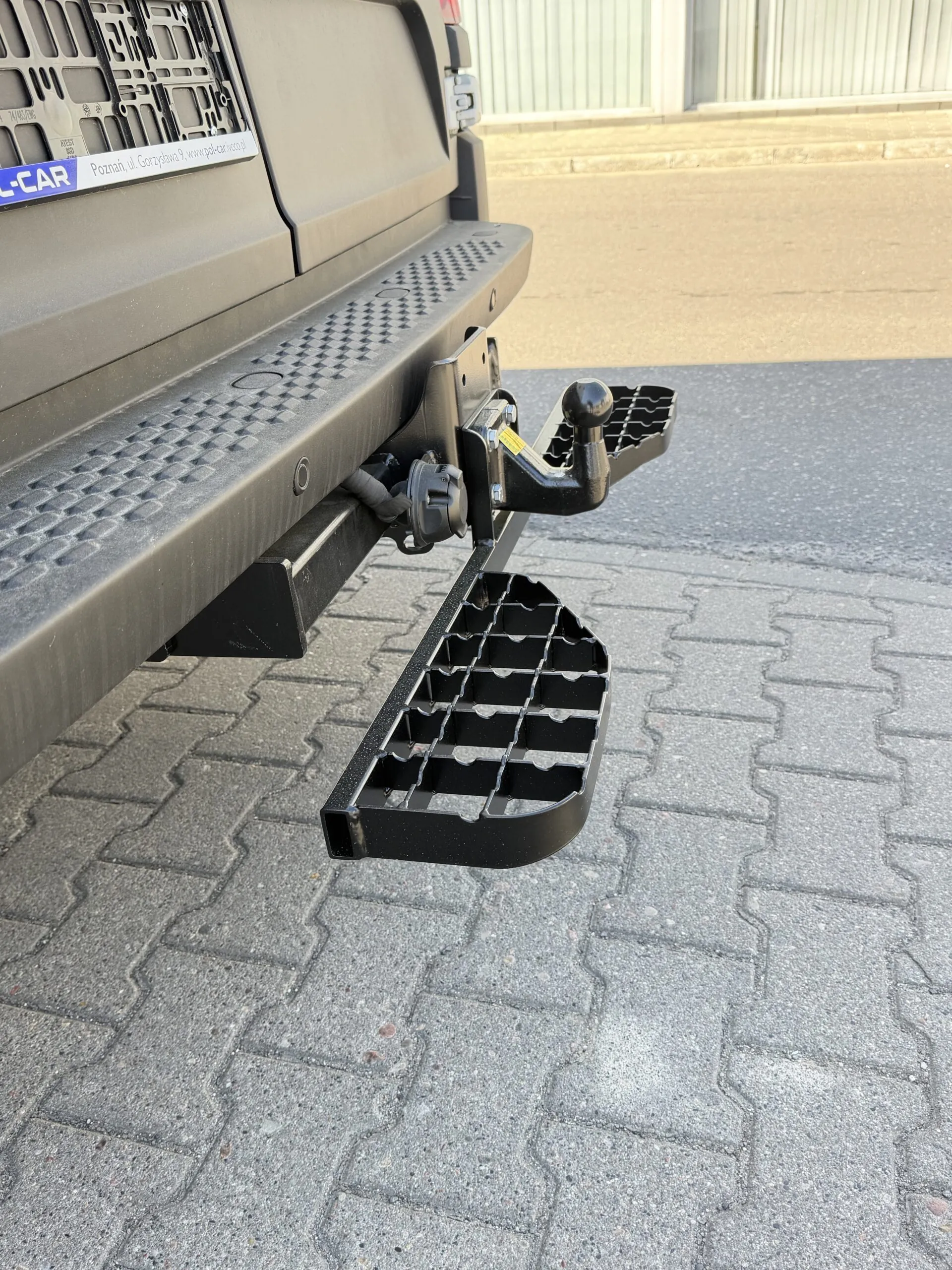Double Rear Step for Iveco Daily (05/2014–) - Tow Hitch 4 Bolt M10, Bolt Pattern 83x56 mm
