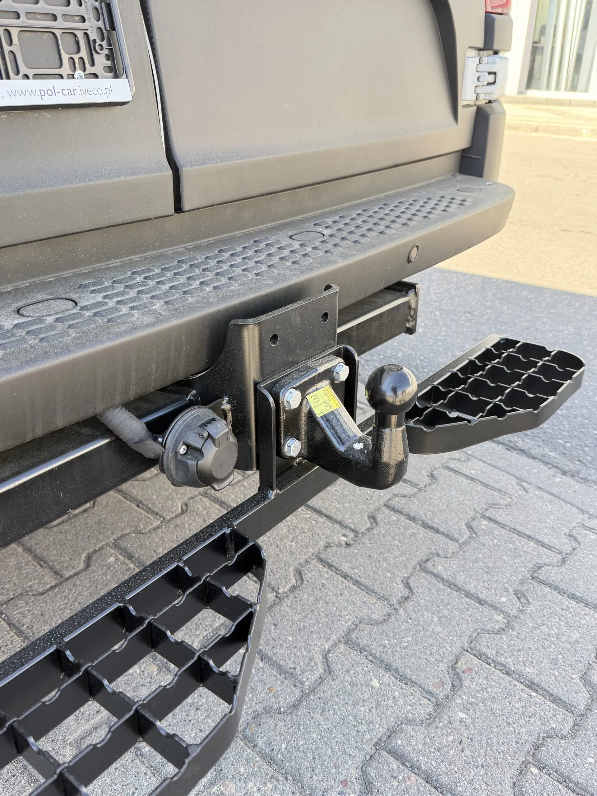 Double Rear Step for Iveco Daily (05/2014–) - Tow Hitch 4 Bolt M10, Bolt Pattern 83x56 mm - Image 8