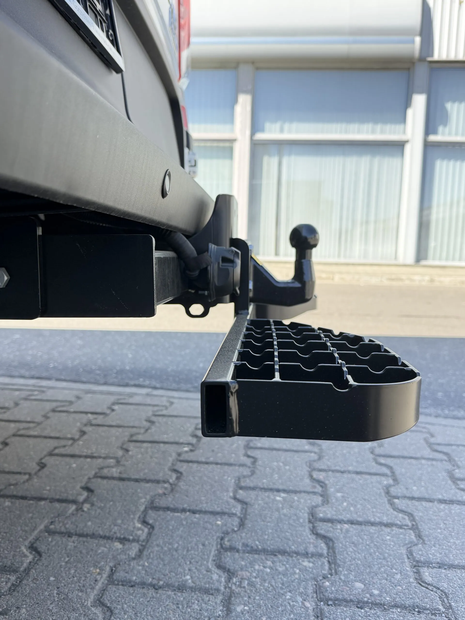Double Rear Step for Iveco Daily (05/2014–) - Tow Hitch 4 Bolt M10, Bolt Pattern 83x56 mm - Image 10