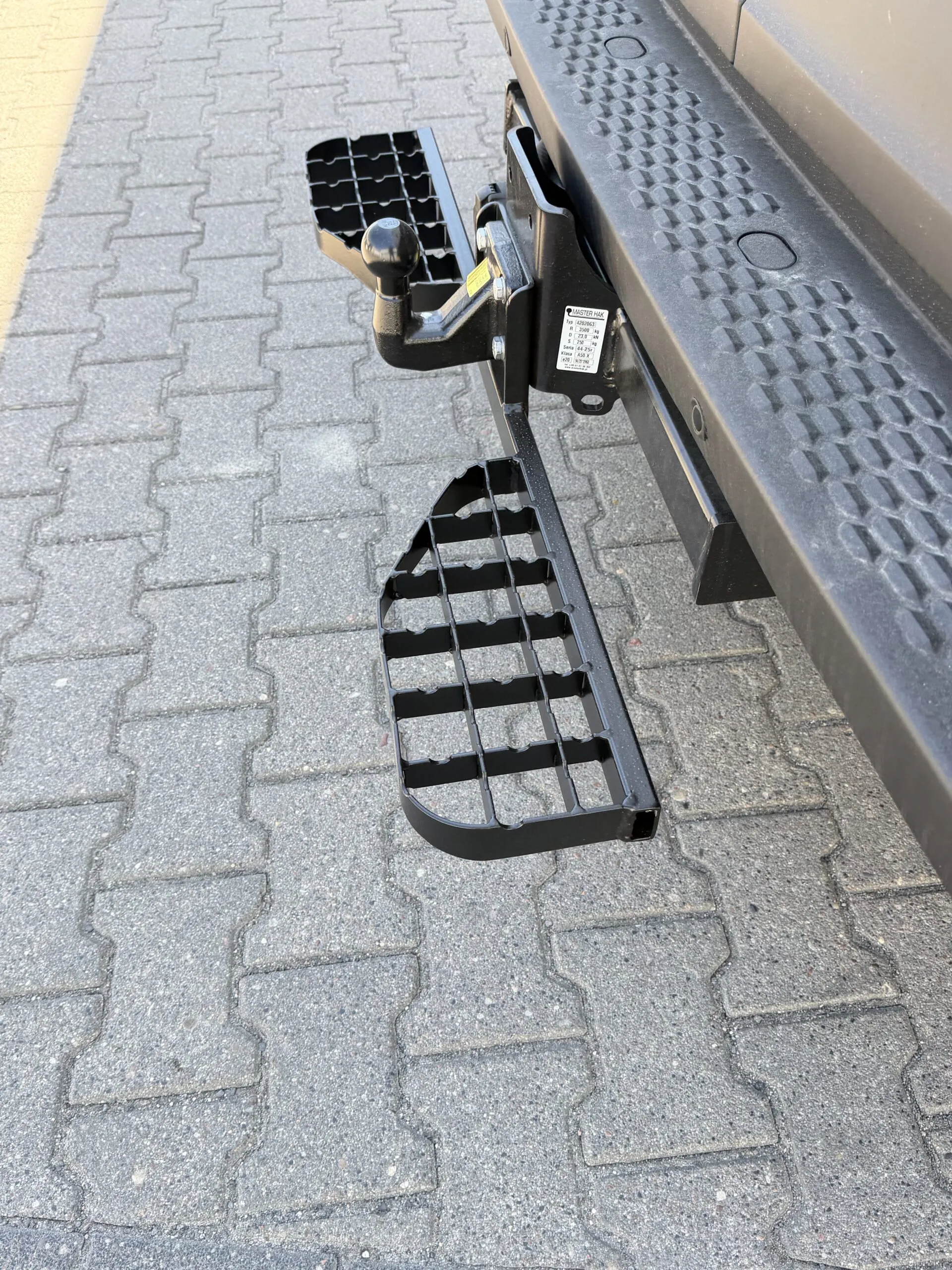 Double Rear Step for Iveco Daily (05/2014–) - Tow Hitch 4 Bolt M10, Bolt Pattern 83x56 mm - Image 12