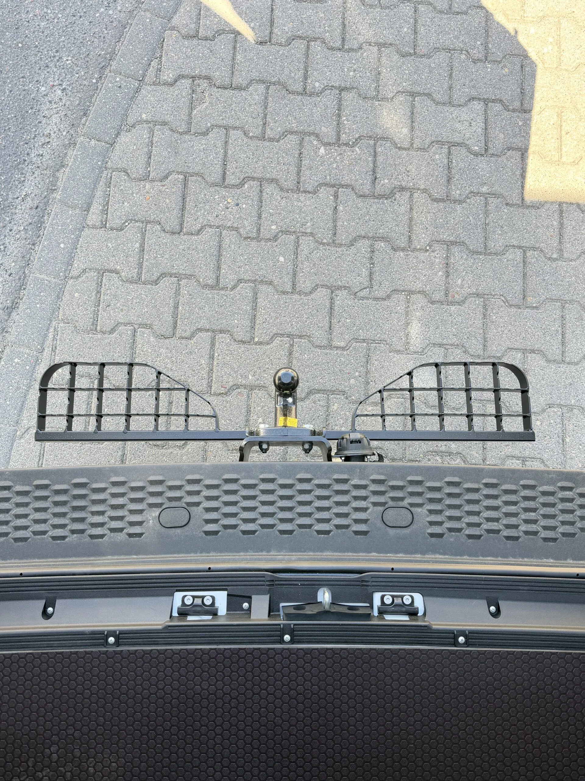 Double Rear Step for Iveco Daily (05/2014–) - Tow Hitch 4 Bolt M10, Bolt Pattern 83x56 mm - Image 15